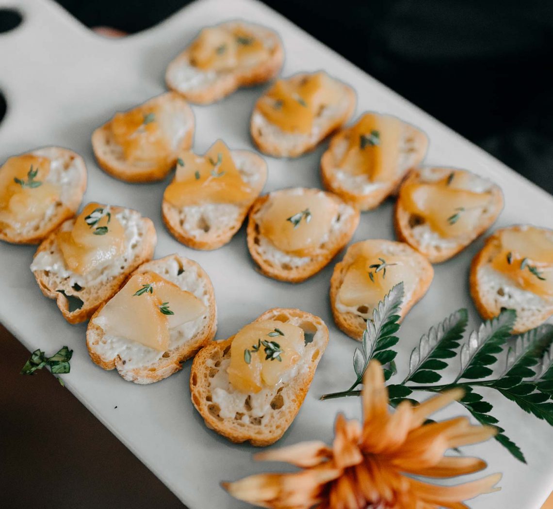 eckel Pear & Gorgonzola Crostini | Sasha Reiko Photography